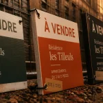 Panneaux agence immobilière Akilux À VENDRE pour visibilité locale