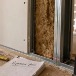 Epaisseur isolation placo : laine minérale derrière plaque BA13 en rénovation