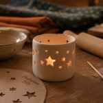 Photophore pate autodurcissante avec bougie LED, gabarit et motifs étoiles