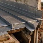 Pente toiture zinc : détail recouvrement et règle de pose